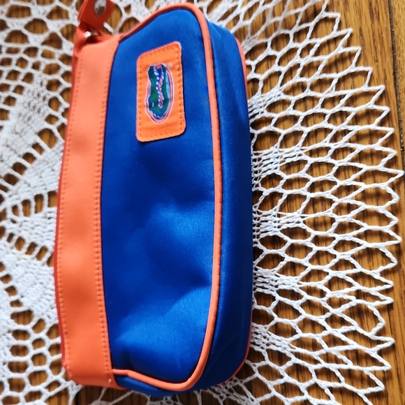 Gator, Women's purse and phone carrier, bundle - Picture 2 of 12